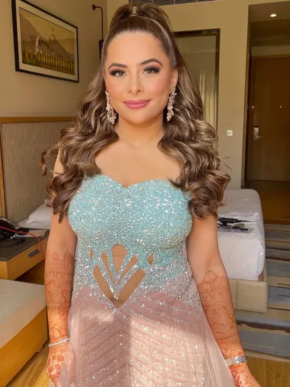 The bride looks stunning and ready to party with her high-volume ponytail.