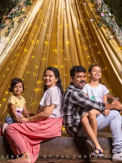 I believe in making photoshoots a magical experience. For this family, we created a cozy tent under a canopy of fairy lights for their evening session. It’s a perfect example of a themed shoot that feels both special and wonderfully intimate.