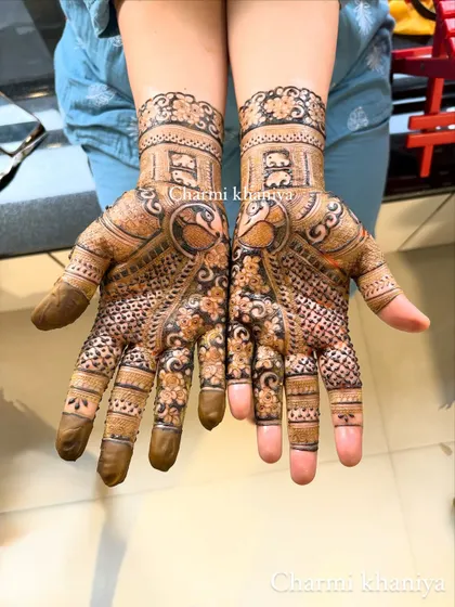 A beautiful design featuring peacocks inside jharokha windows. The floral patterns filling the rest of the hand add a soft, pretty touch.