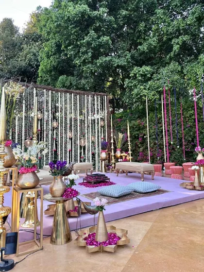 The complete vedi setup against a backdrop of lush green trees, showcasing a perfect blend of elegance and nature.