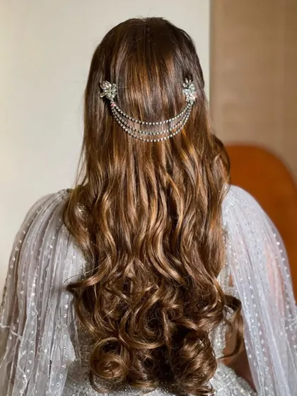 A clearer view of the intricate hair accessory that elevates this simple wavy hairstyle.