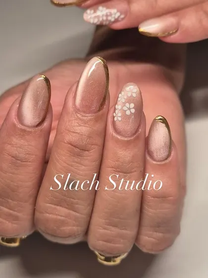 A close-up of the elegant nude cat-eye design on almond-shaped extensions. This style is perfect for a classy, everyday look or a special occasion.