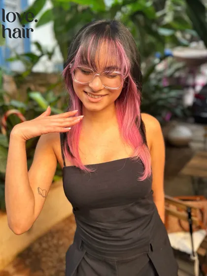 Another shot of this amazing pink face frame. It’s a fun, edgy look that’s so on-trend. (No filter)