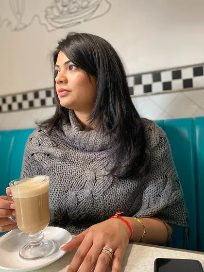 Taking a moment for yourself with a warm drink can be a powerful reset during a busy day. My nutrition plans are flexible, designed to help you stay hydrated and nourished without adding more stress to your schedule.