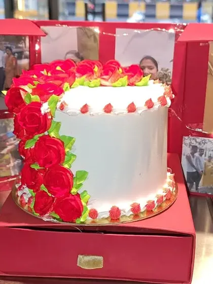 The ultimate surprise gift. This cake comes inside a special box that opens up to reveal a gallery of personal photos, making the celebration even more memorable.