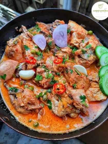 A new recipe I tried: cheese chicken curry. It's creamy, savory, and has a unique taste.
