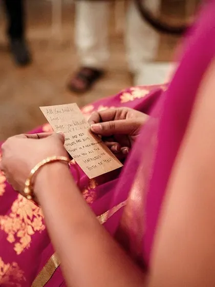 A guest reads a heartfelt, handwritten note during the celebration, a small but meaningful detail we love to capture.