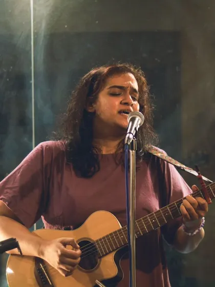 We were so happy to host Nidhi Chacko for a wonderful musical evening. Her heartfelt performance and songwriting resonated deeply with everyone in the room.