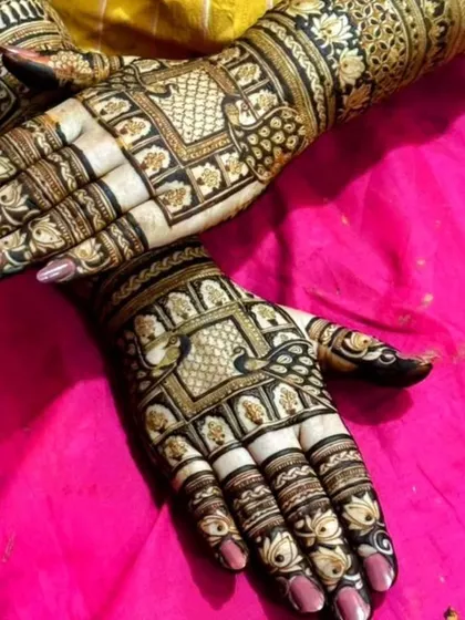 When the engagement bride loves peacocks and Indian designs, this is the result! A full, intricate pattern that is perfect for her special day.