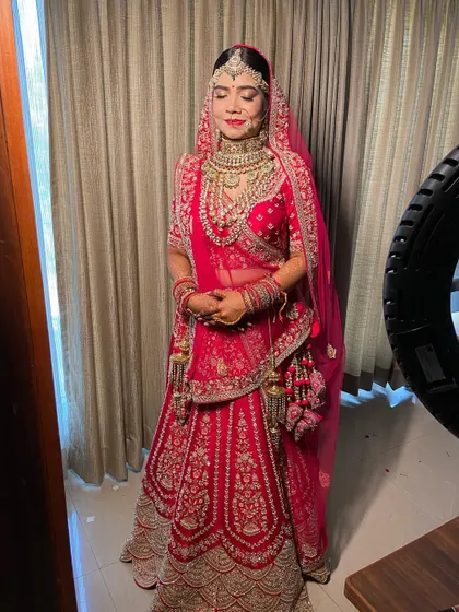 Another angle of this gorgeous bride, showcasing the beautiful draping of the dupatta and the way the makeup looks from every side.