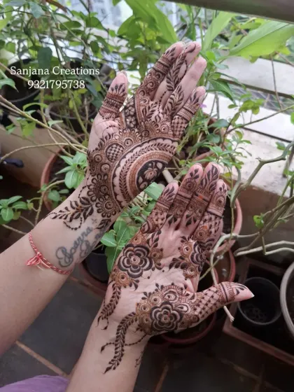 An asymmetrical Indo-Western design, with different patterns on each hand for a unique and personalized look.