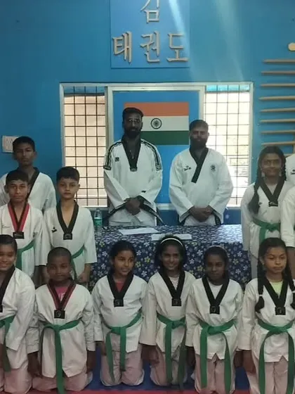 Another class photo with our students. You can see the different belt levels, from beginners to advanced, all training together.