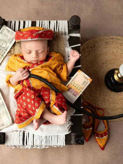 Our little Rajasthani prince counting his earnings after a long day.