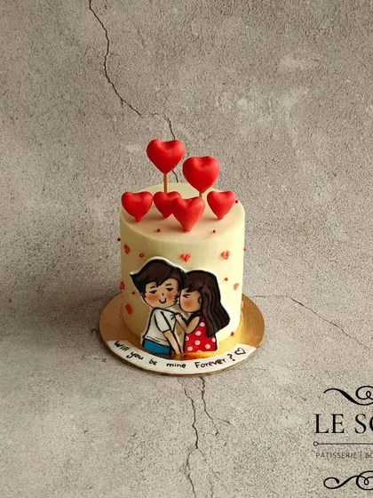 This tiny 300-gram Chocolate Raspberry mini cake was for a proposal. I'm still amazed I managed to get the detailed couple art right on such a small canvas.