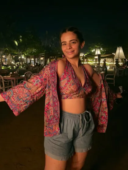 A full look at my beach outfit. Comfortable, cute, and perfect for a night by the sea.