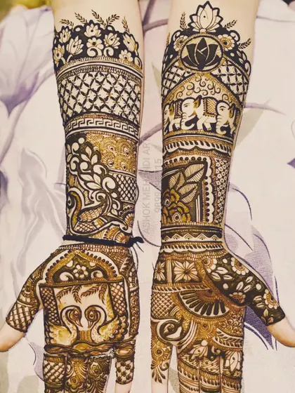 This design showcases a variety of royal motifs, including elephants, swans, and peacocks, combined with geometric and floral patterns for a truly grand appearance.