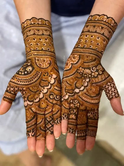 The final, complete design. This step-by-step process shows how you can learn to create a full Indo-Arabic style mehendi, covering the palm with beautiful, flowing patterns.