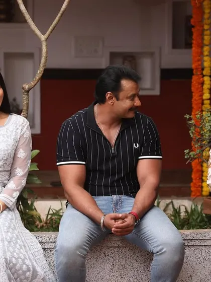 On the sets of the movie Kranti with actors Darshan and Vainidhi Jagdish. I was happy to create a simple, natural makeup look for Vainidhi for her scenes.