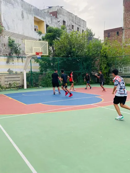 A fast break during a senior team practice, emphasizing speed and finishing.