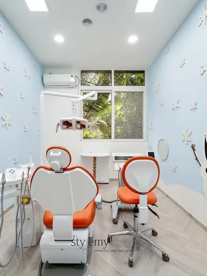 In the 'Frozen' themed room at Dreamlet Kids Dentistry, the design is consistent from every angle. The placement of the dental chair, equipment, and character decals is carefully planned to be engaging for the child, no matter where they look.