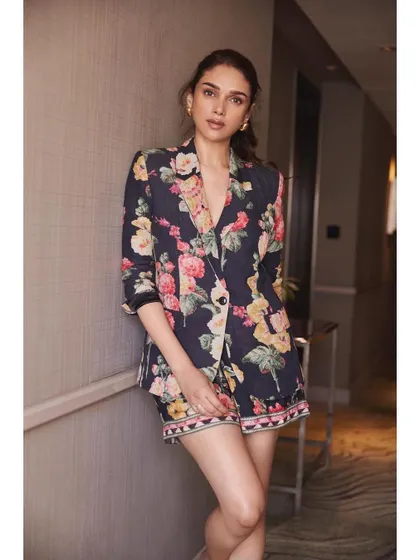 Another angle of the Ranna Gill floral co-ord set. It's a versatile look that's both professional and fashion-forward.