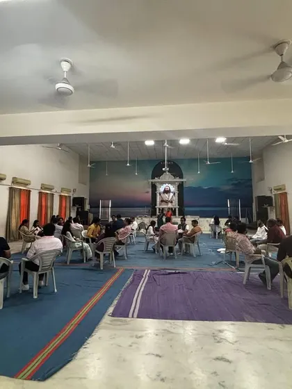 Participants engaging in group discussions at the Ahmedabad meet. These interactive sessions are designed to break the ice and foster genuine conversations beyond superficial talk.