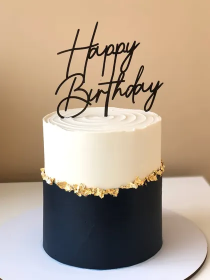 Simplicity at its best. This black and white cake with a touch of gold leaf is a perfect example of modern, minimalist design.