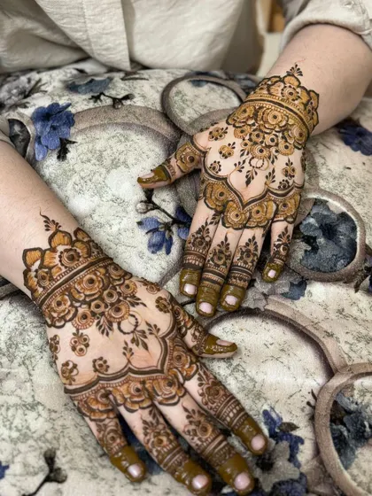 A beautiful shot of the matching henna designs on both hands.