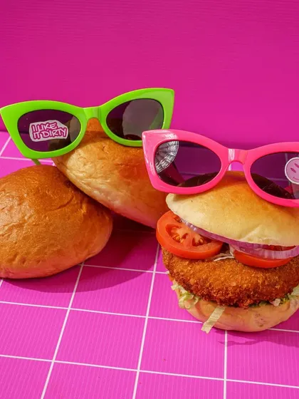 Fun and funky. We gave these burgers a personality with cool sunglasses against a vibrant pink backdrop. This kind of creative photography is designed to be fun, shareable, and thumb-stopping.