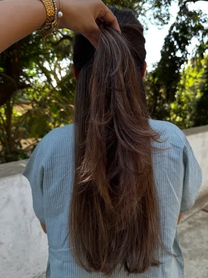 A beautiful combination of 'Beige + Chocolate'. The cool beige tones balance the warmth of the chocolate for a sophisticated and modern brunette.