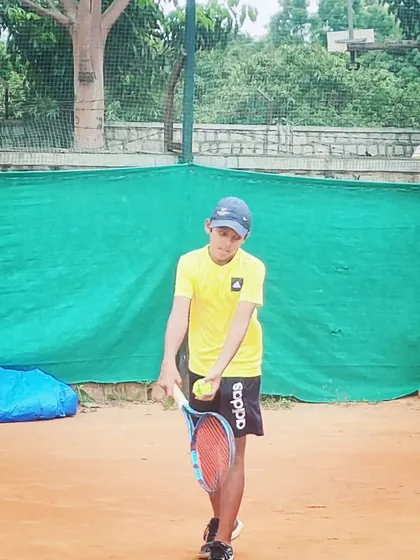 A young boy prepares his serve during a match in the Tennis360 TS7 AITA U-14 tournament.
