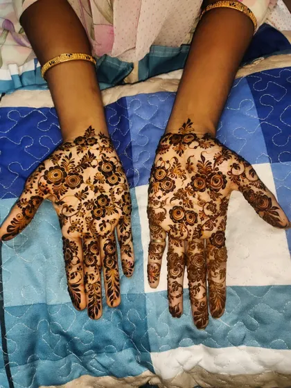 A full-palm design with dense floral patterns. This is a great choice for someone who loves a lot of detail.