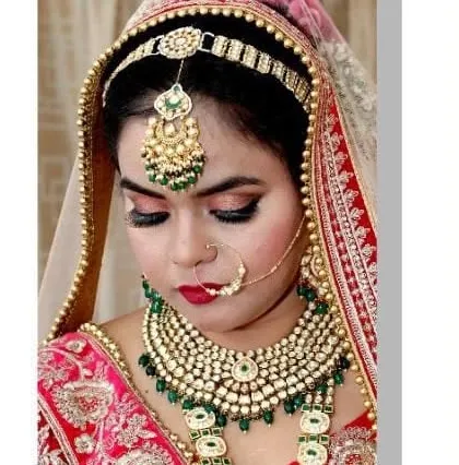 This bride is wearing a layered Kundan set with a choker and a longer necklace. This is a great option for brides who want a very grand and royal wedding look.