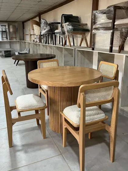 The complete dining set as seen in my workshop.