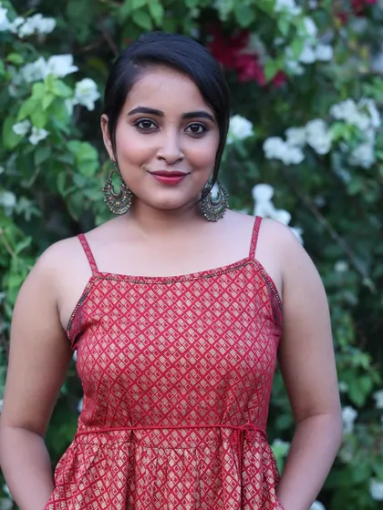 A lovely portrait for a simple photoshoot. The makeup is natural and enhances her features, perfect for capturing a moment in a casual, outdoor setting.