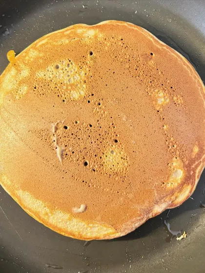 Protein pancakes are a staple in my diet. The base is simple: egg whites, banana, and protein powder. I switch up the toppings with Greek yogurt, fresh fruit like berries or mulberries, and nuts for a delicious and filling meal that packs 30-40g of protein.