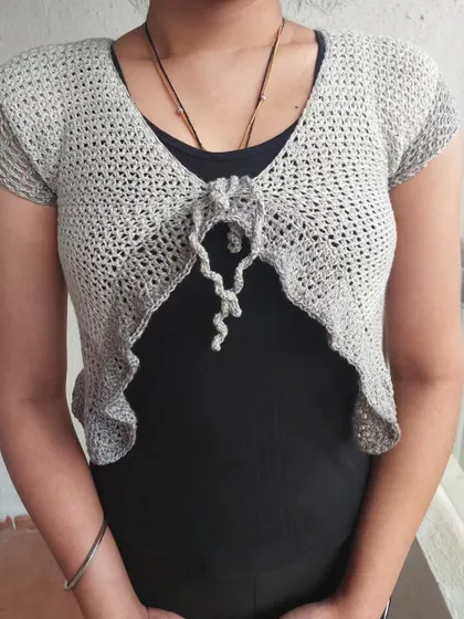 A front view of the Orchid Top, showing how it can be styled over a simple tank.