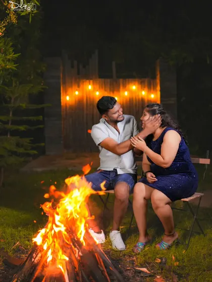 A cozy and romantic pre-wedding photo by a bonfire. The warm light of the fire creates an intimate and memorable scene.