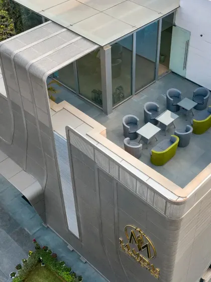 The terrace of the La Midas Wellness Centre was transformed into a serene café that flows into a peaceful outdoor space. This rooftop area allows visitors to rejuvenate, reconnect with nature, and extend their wellness experience.