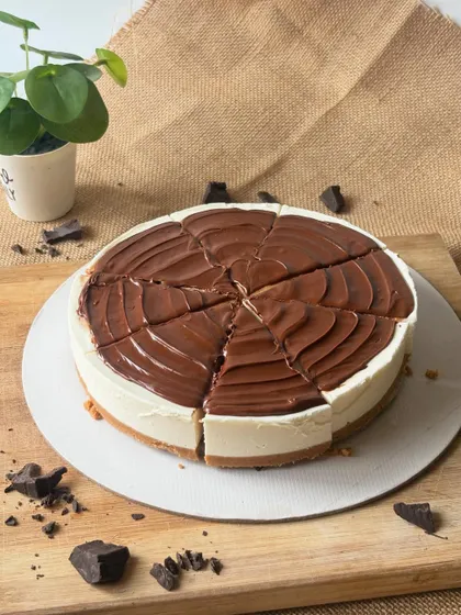 Sliced and ready to serve, this Nutella Cheesecake shows the thick, luscious topping and the smooth, creamy texture of the filling. It’s a true indulgence for any chocolate hazelnut lover.