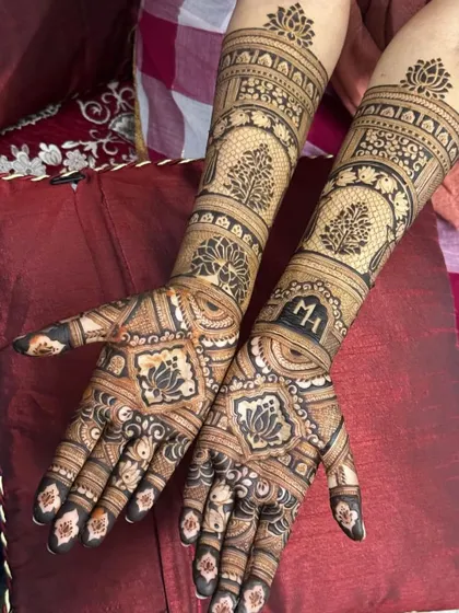A beautiful design featuring the tree of life and lotus motifs. The couple's initials, "MH", are subtly integrated into the pattern on the back of the hands.