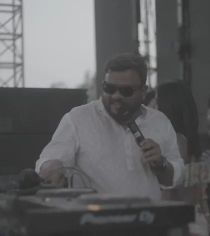 A moment on the mic, thanking the incredible crowd at the Holi festival. So much love and energy.