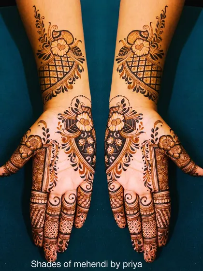 Full coverage floral mehendi for a bride. This design uses a mix of traditional Indian and Arabic elements for a unique and flowing pattern.