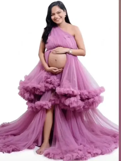 This pink three-in-one gown is one of my most versatile maternity outfits. It features a high slit and can be styled in multiple ways, with a detachable tail and optional full sleeves to create different looks during your photoshoot.