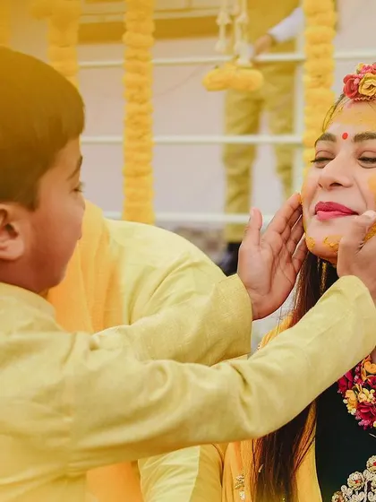A sweet moment between the bride and a young family member during the Haldi ceremony.