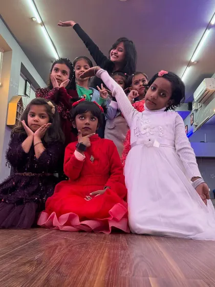 My chipmunks ki toli, all together after a super fun session. Look at those poses and happy faces, this is what our dance family is all about.