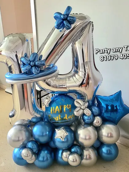 A 14th birthday balloon bouquet in blue and silver with detailed balloon twisting.