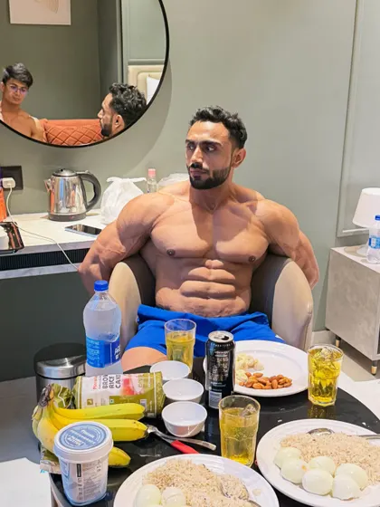 Ab tou kuch khane do. After the show, it's time to refuel with clean carbs and protein.