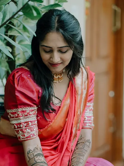 Another lovely photo from the same client's shoot, showcasing the mehendi on her arms.