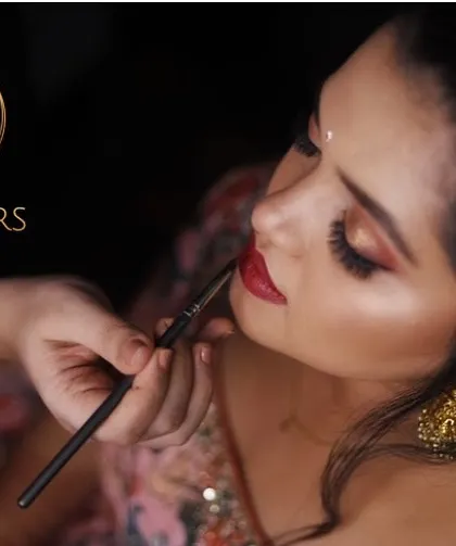 The final touch. Applying lipstick with a brush ensures a precise and perfect application for a long lasting, beautiful pout.